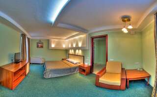 Отель Optima Hotel Deluxe Кривой Рог Улучшенный двухместный номер с 1 кроватью-1